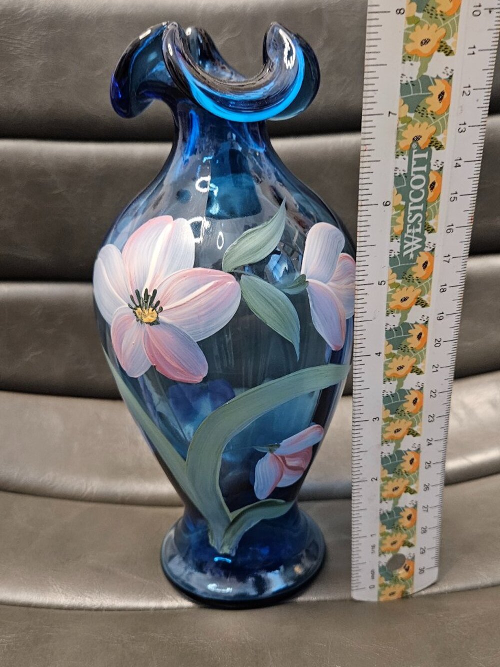 Vintage Fenton Twilight Blue Glass Vase Hand Painted Floral Signed - Picture 10 of 10
